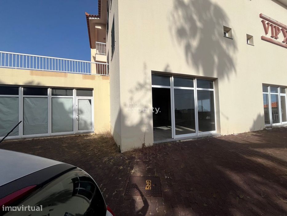 Lojas comerciais no Caniço, Madeira  com 677m2 (veja o vídeo)