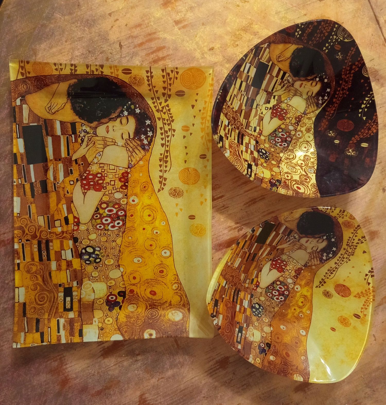 Klimt  Pocałunek naczynia ozdobne
