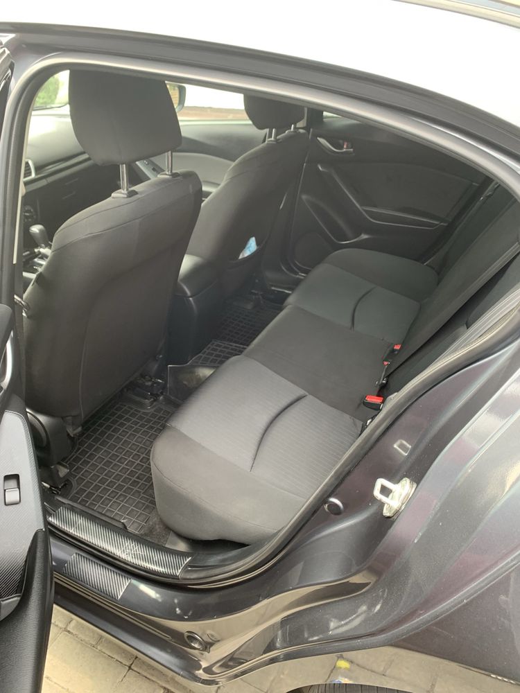 MAZDA 3 2015 року