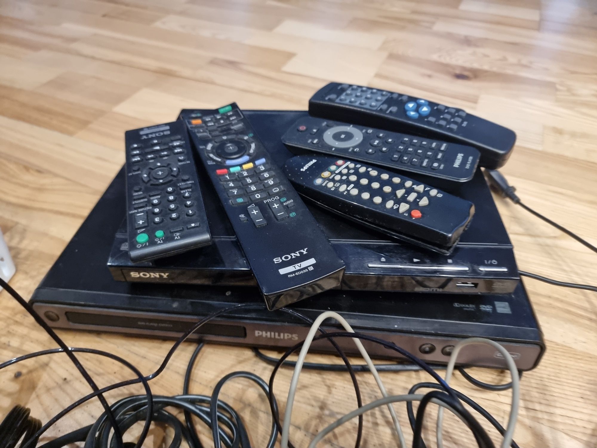 Sprzedam 2 DVD ładowarki elektroniczna nianie itp