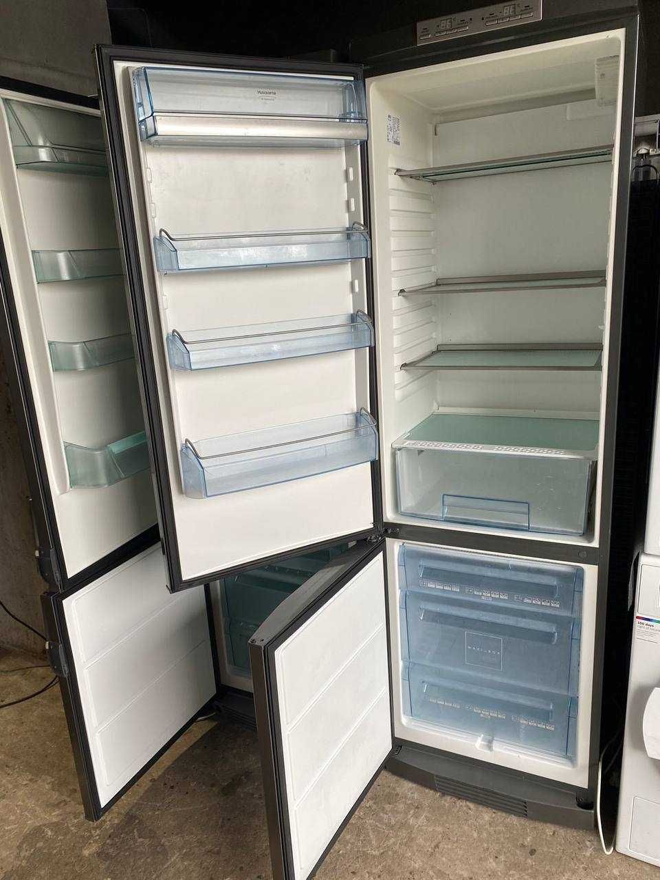 Холодильник з морозильною камерою Electrolux Siemens Bosch