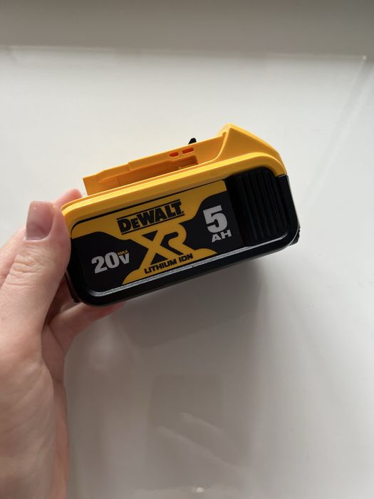 Акумулятор, батарея DeWalt dcb205 5ah