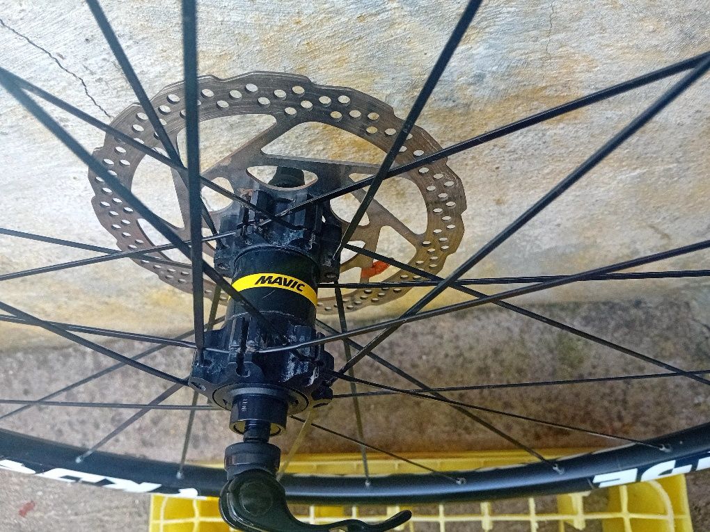 Roda da frente Mavic 29