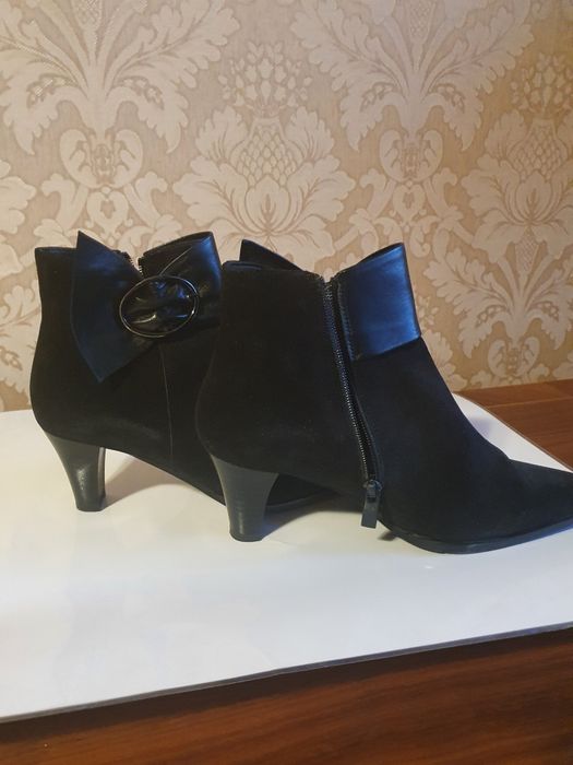 Продам ботиночки новые 35 разм