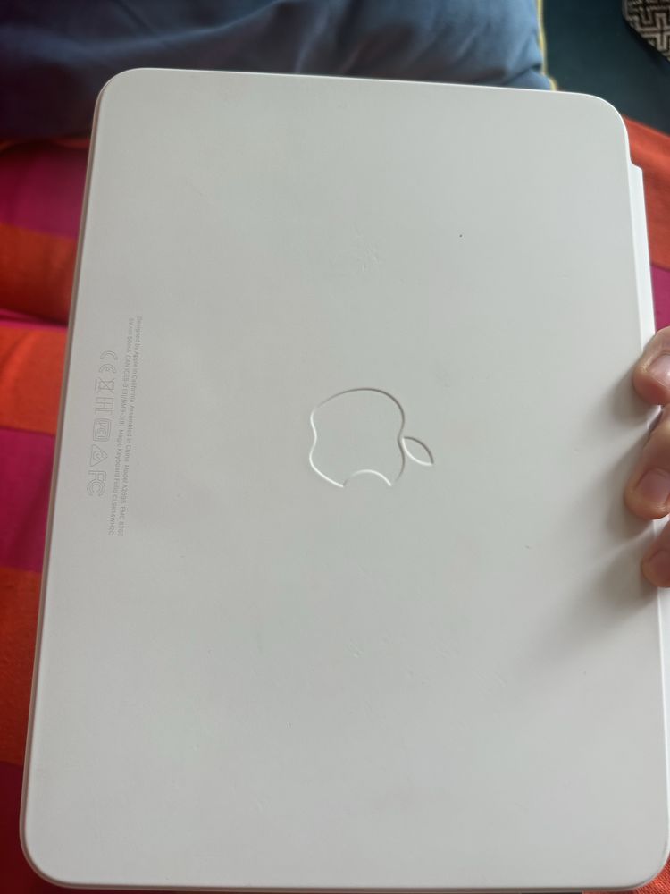 Tablet APPLE iPad 10.9" 10 genrozowy plus klawiatura magic keyboard