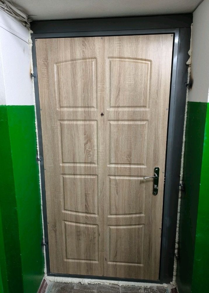 Двери в тамбур в коридоре