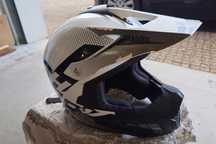 Kaśka Shark Varial M - enduro + gogle Fox