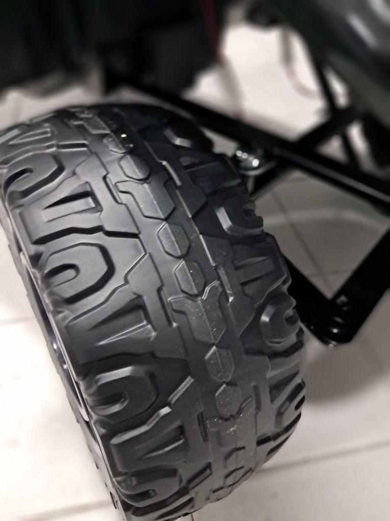 Jipe 4x4 4 motores carro elétrico criança