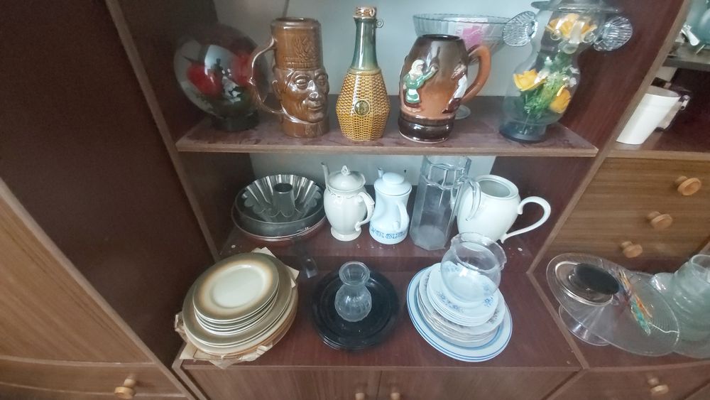 Szklanki ,filiżanki , miski ,dzbanki