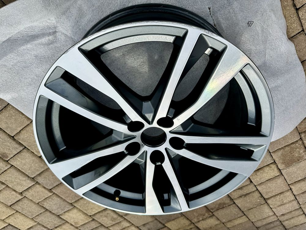 Felga aluminiowa 19” OEM Audi A6 C8