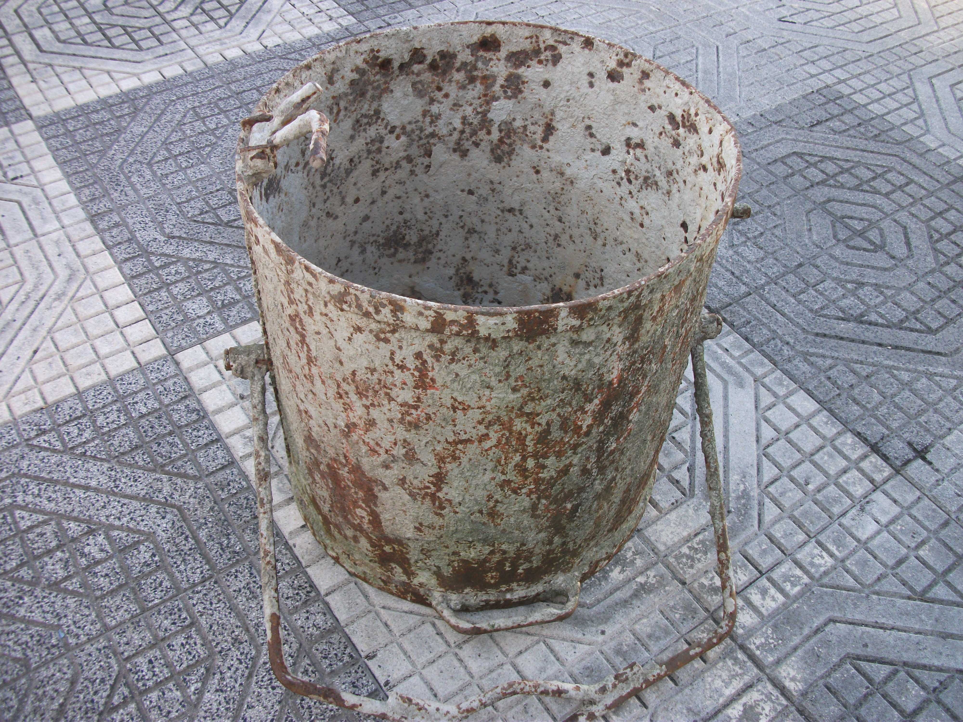 Balde para grueta para carrear betão em obras