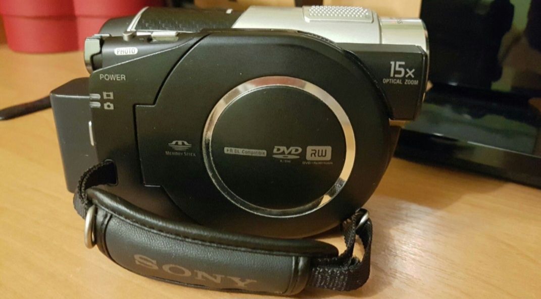 Відеокамера Sony DC - DVD 910E