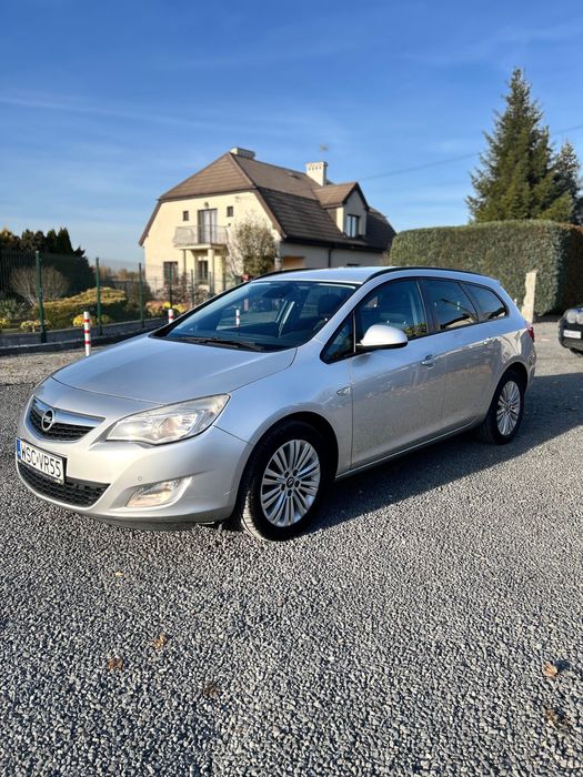 Opel Astra 2011 Rok 2.0 Automat