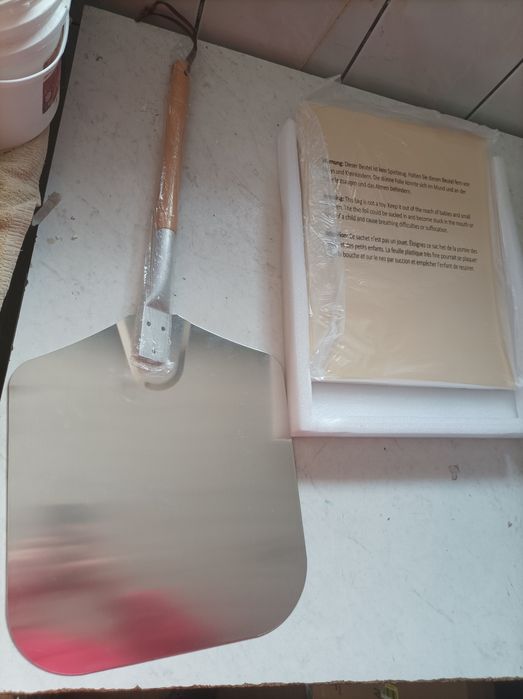 kamień z łopata do pizzy