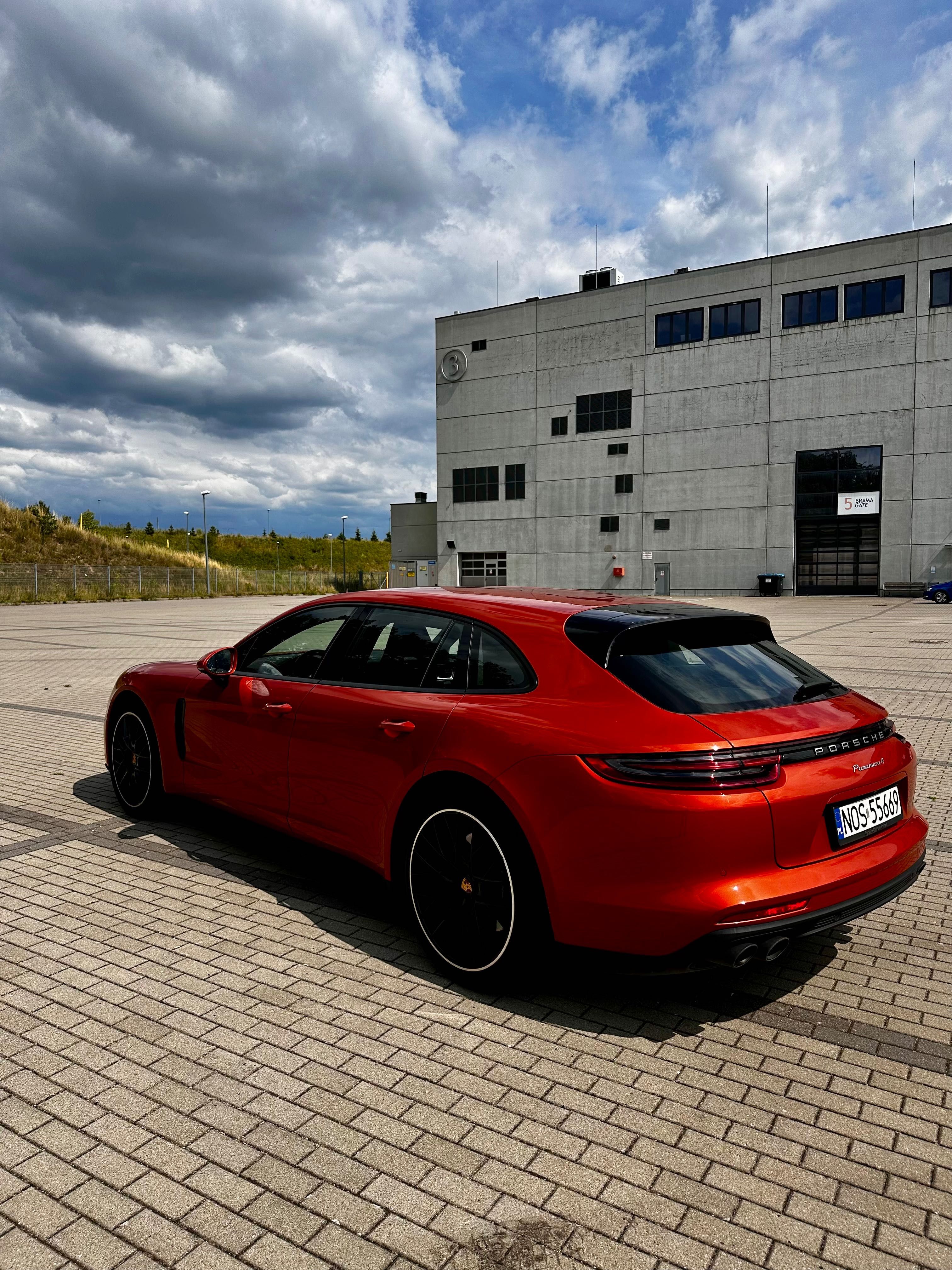 Auto do ślubu, sesji Porsche Panamera