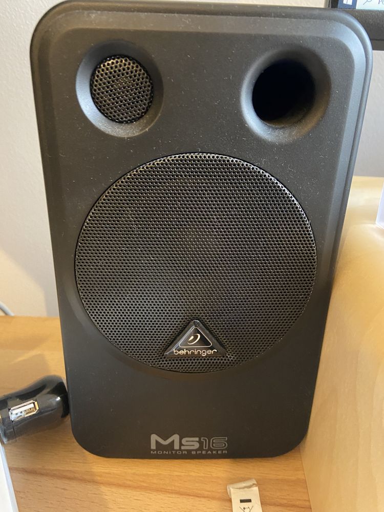 Colunas activas Behringer MS16