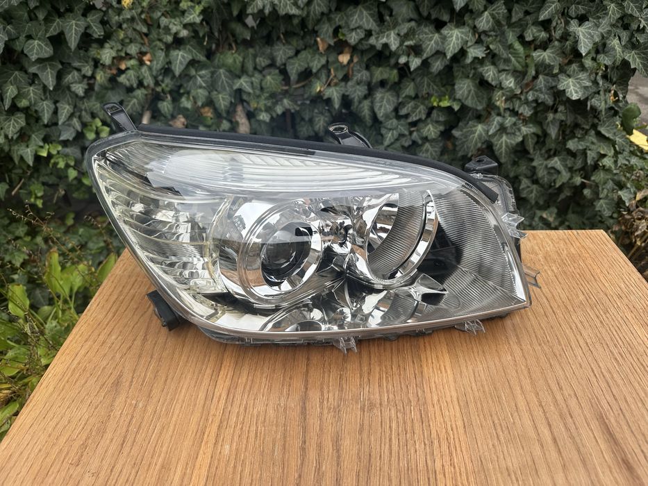 Фара права RAV4 XA30