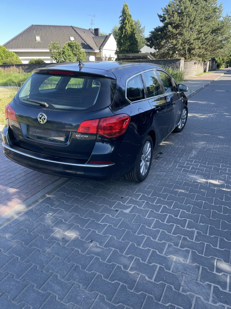 Opel Astra J 2014r 1.6cdti maska zderzak pas przedni