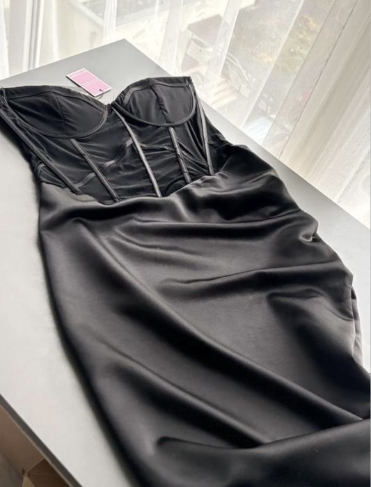 Сукня чорна