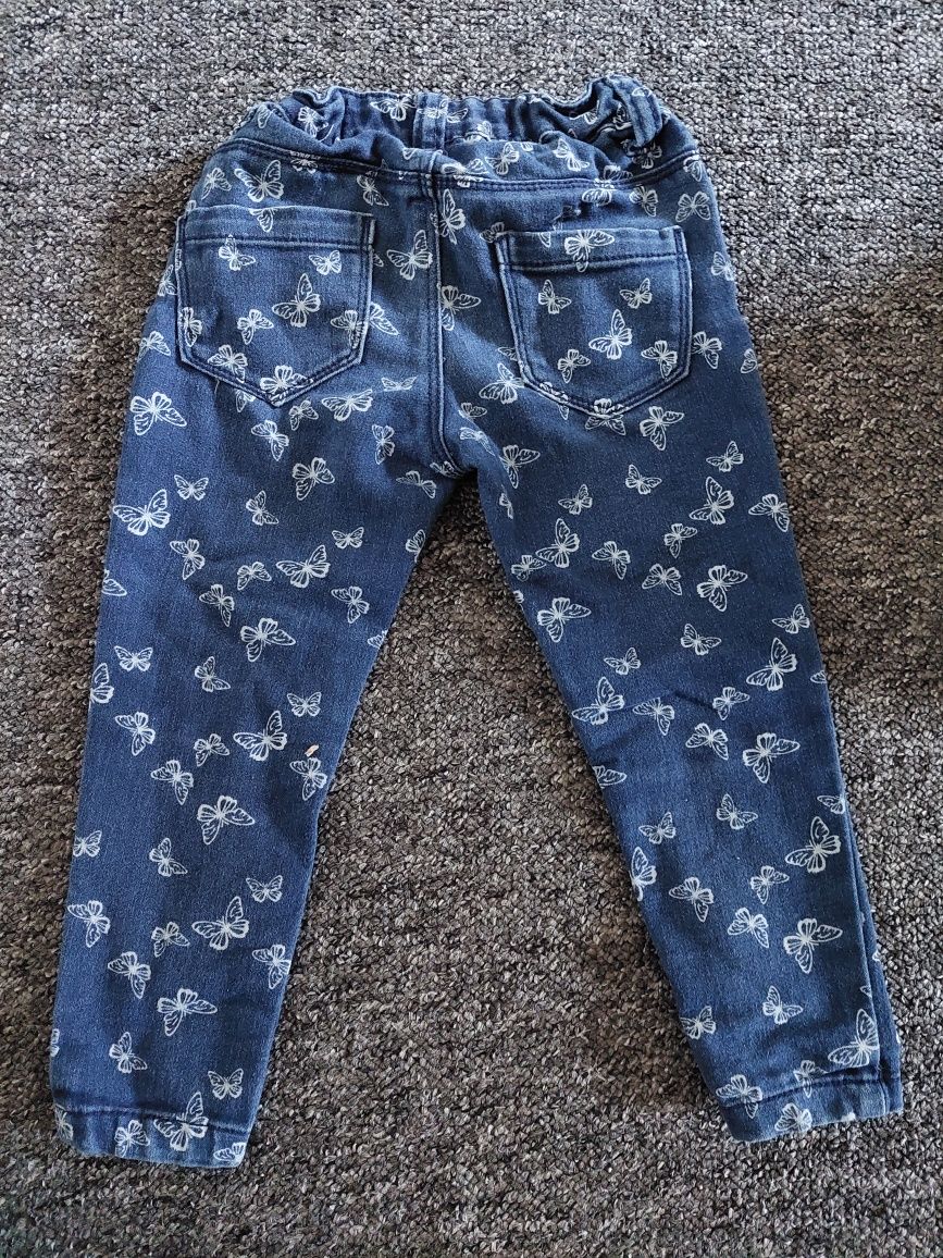 Spodnie jeansowe w motylki 104
