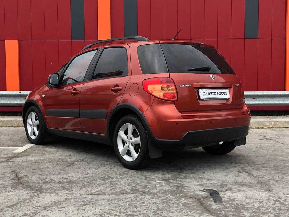 В продажі Suzuki SX-4 2007 року випуску.