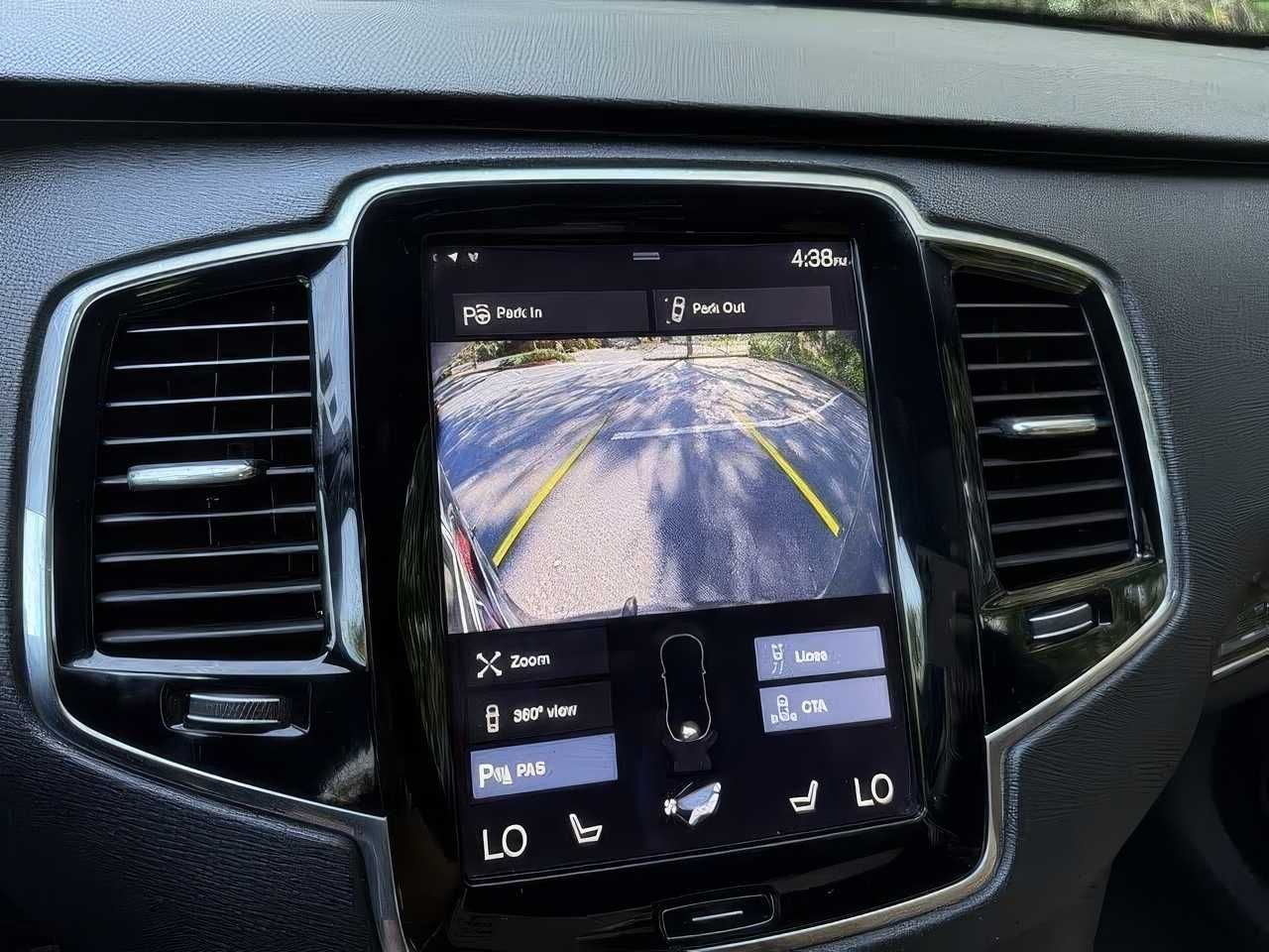 2017 Volvo XC90 T6 Momentum
