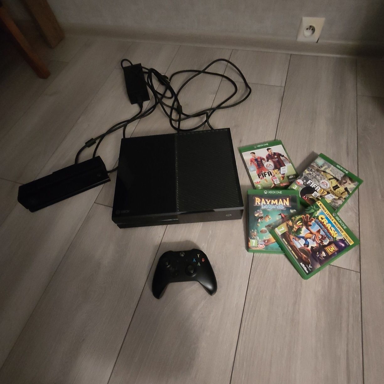 Xbox one 500GB plus kinekt + gry