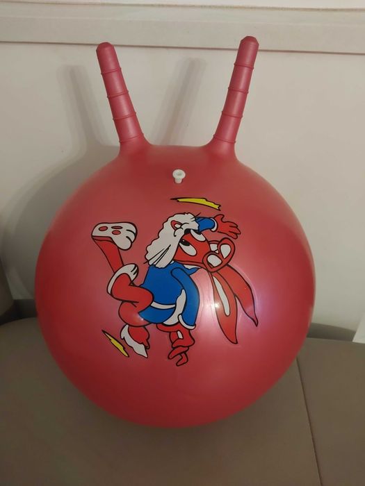 Piłka do skakania z rogami z Królikiem Baxem, skoczek