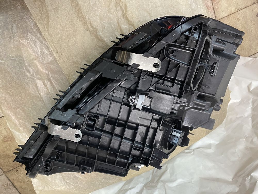 Lampa przód BMW G20 G21 lift