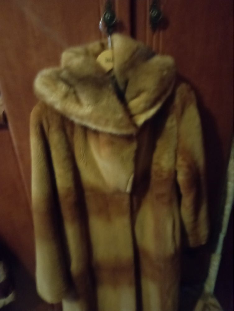Продам норкову шубу