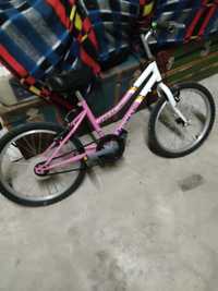 Bicicleta de menina usada.