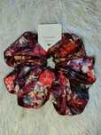 Bordowa gumka w kwiaty scrunchie