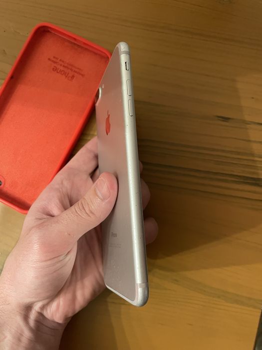 Продам Iphone 7 plus 32 gb silver