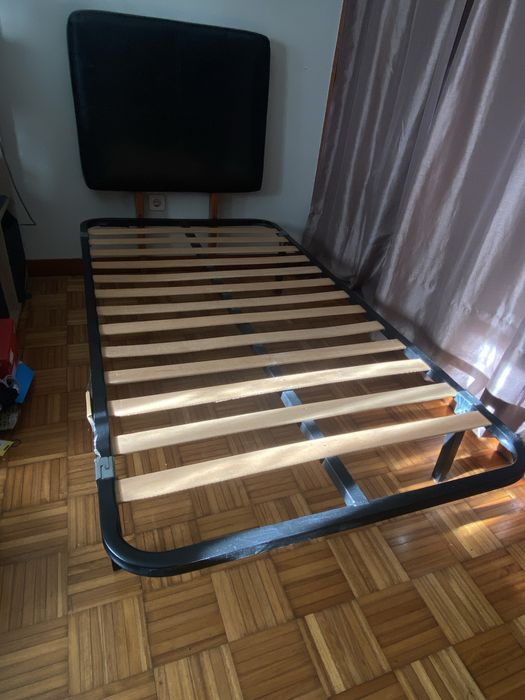 Estrado + Cabeceira Cama Solteiro em Pele