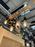 Candeeiro de teto com varias lampadas