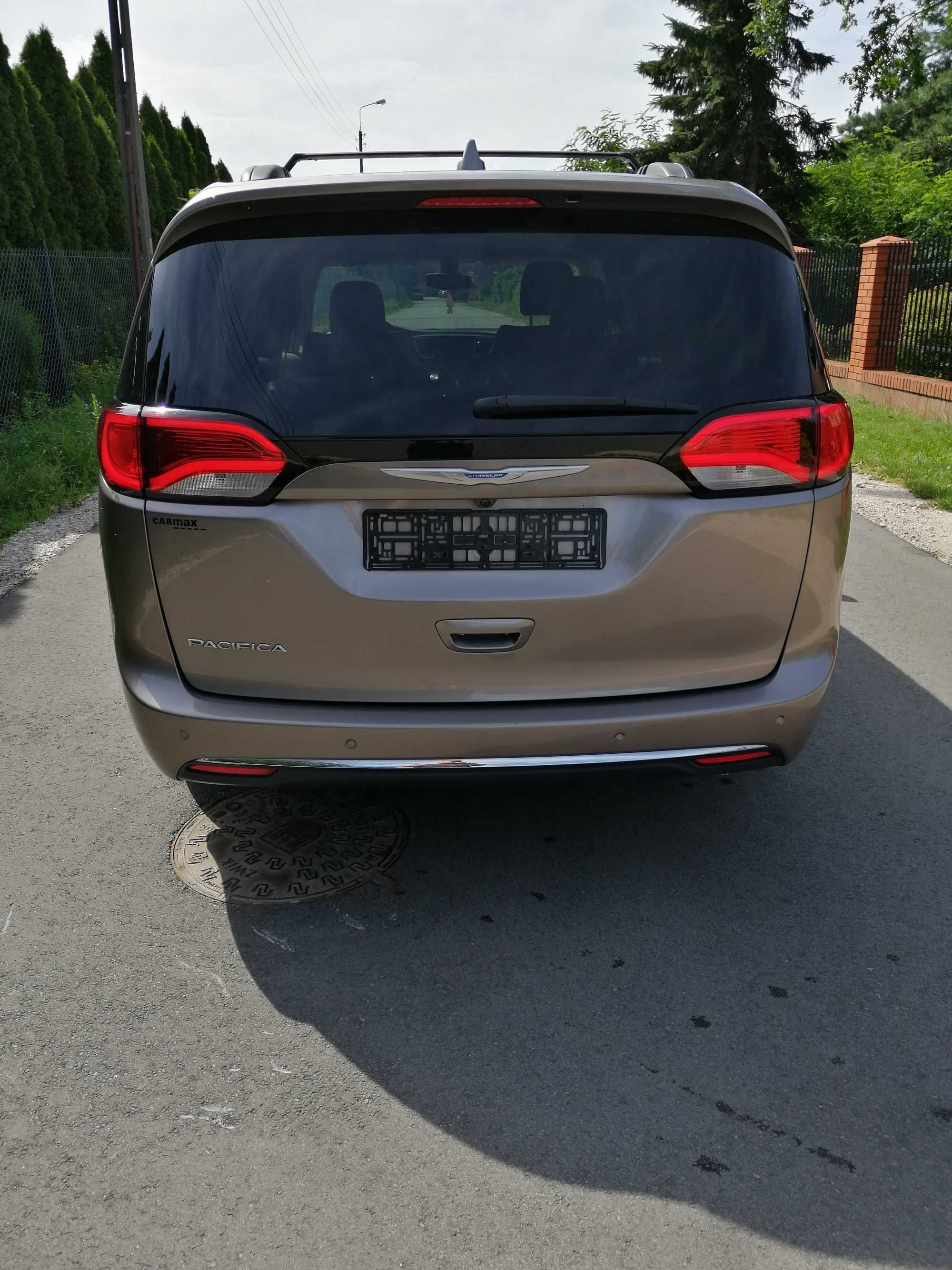 CHRYSLER Pacifika Turning L