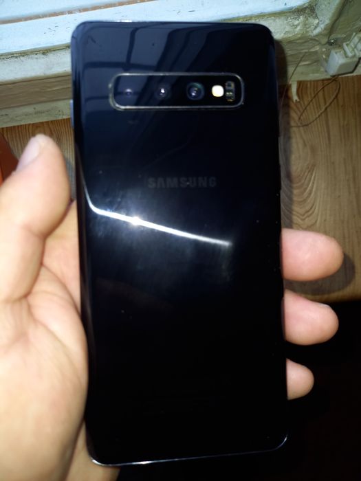 Продам Самсунг S-10 8/128 без царапин трещин и сколов 3000 гривен