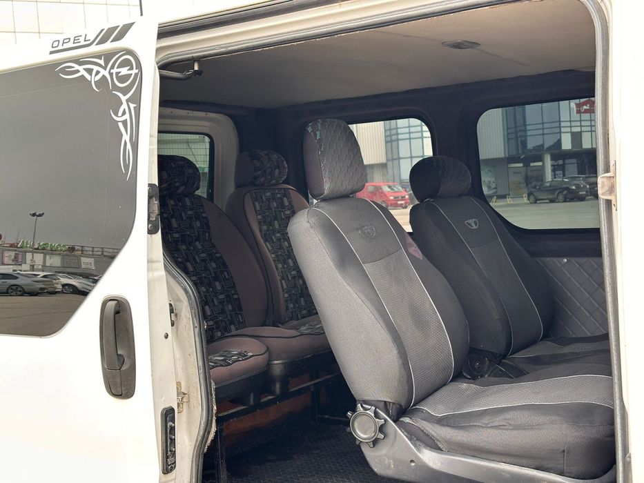 Opel Vivaro 9 місць