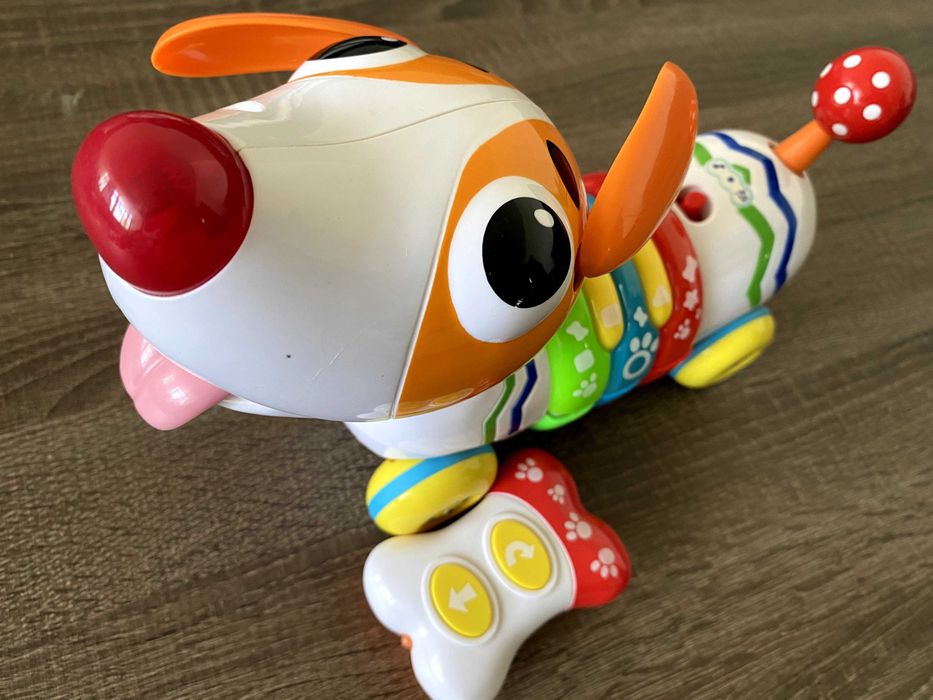 Cachorro brinquedo interactivo com comando