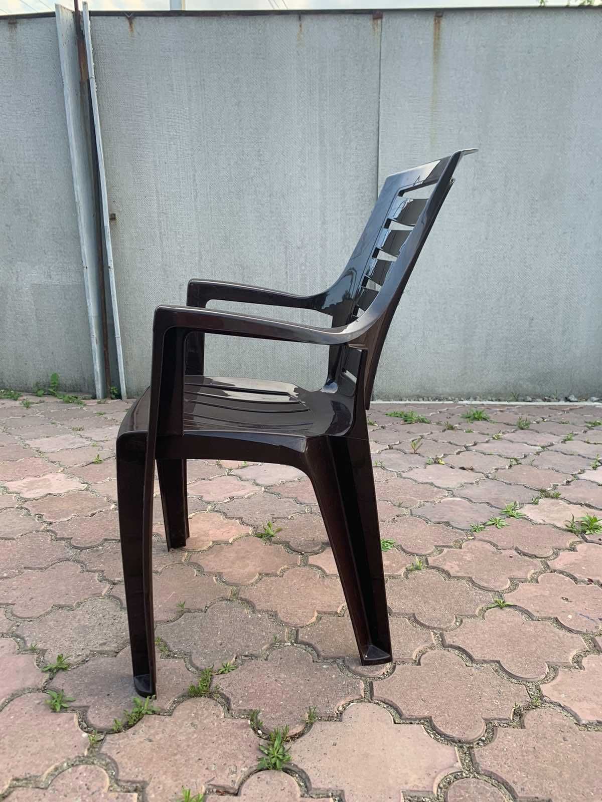 Пластиковые стулья для сада