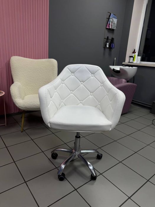 Перукарське крісло б/у