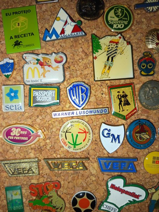 Pins de lapela diversos