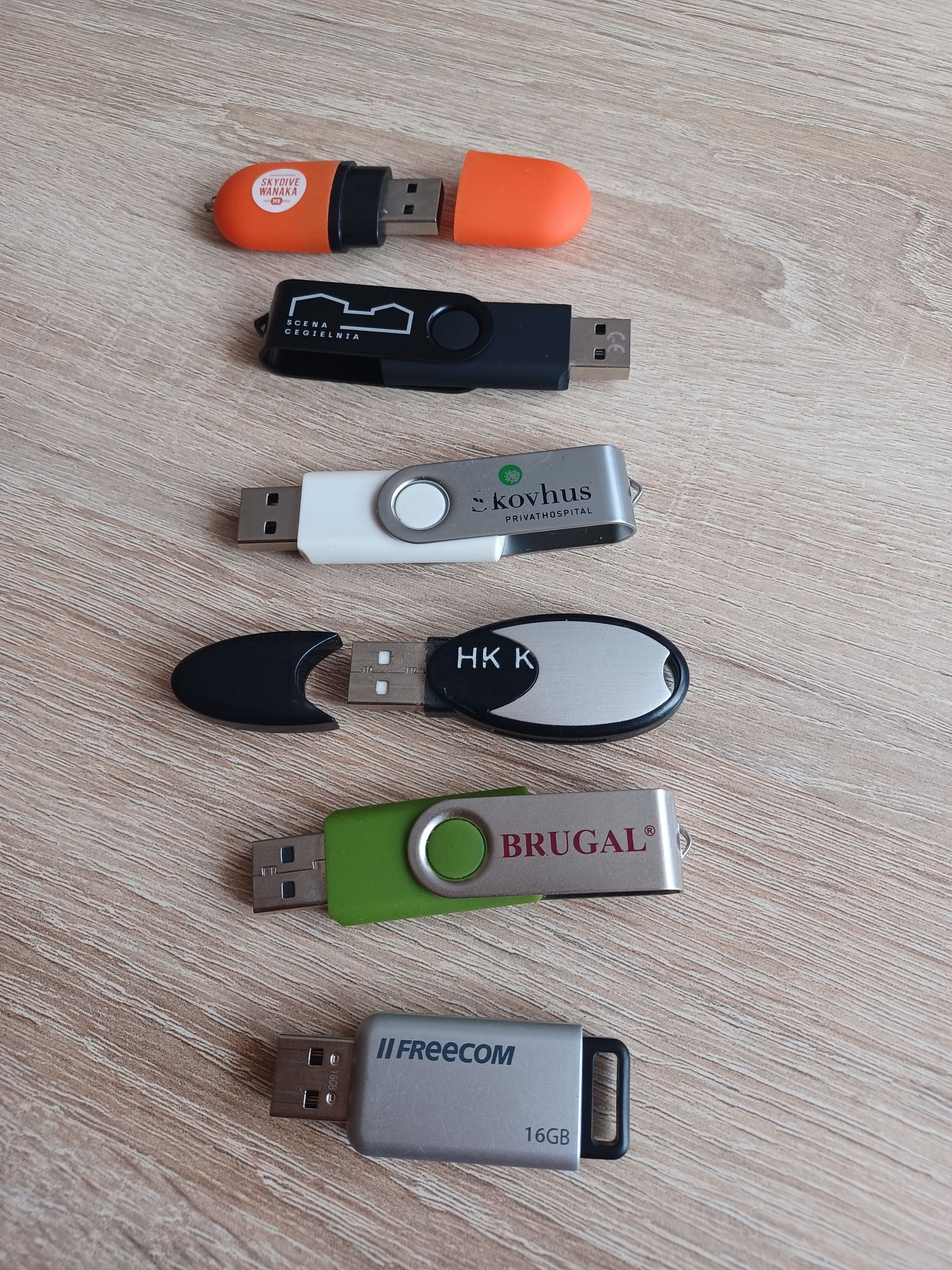 Pendrive różne 6 sztuk.