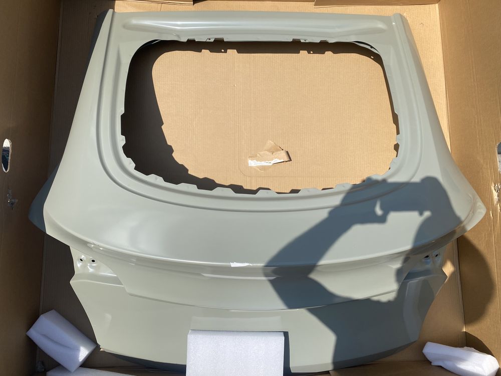 Крышка багажника Tesla Model Y