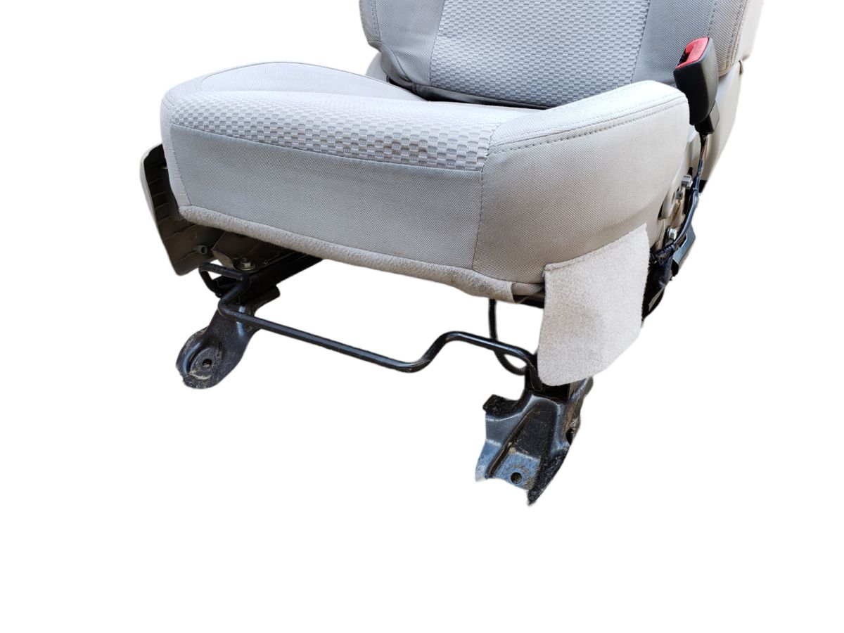 Сиденье правое пассажирское ткань серая с подушкой разборка