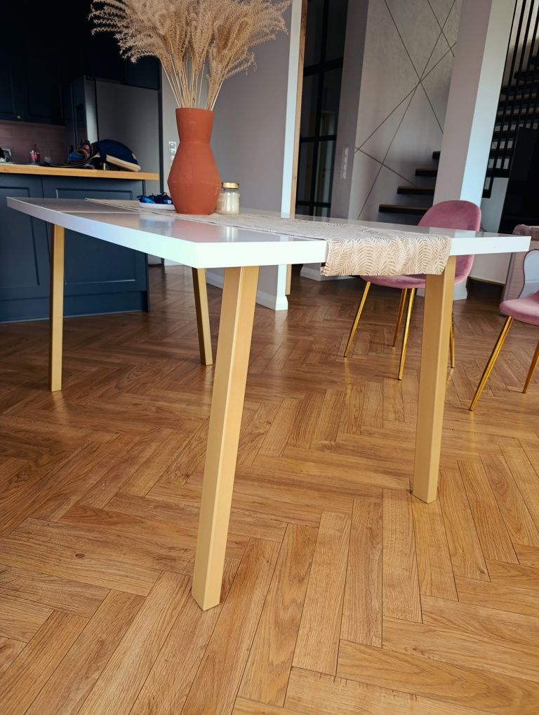 Stół biały złote nogi
