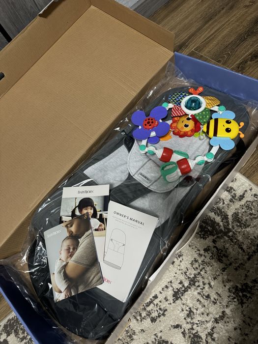 Шезлонг BabyBjorn + дуга в подарунок