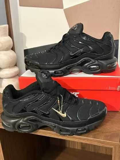 "Buty damskie Trampki"Nike_Air_Max_TN_Plus_czarny R.39