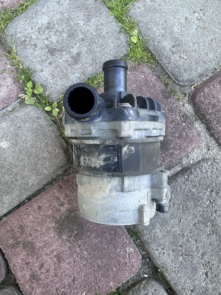 помпа водяна Audi A6 A7 A8 Q5 Q7 8K0965567 допоміжний насос VAG