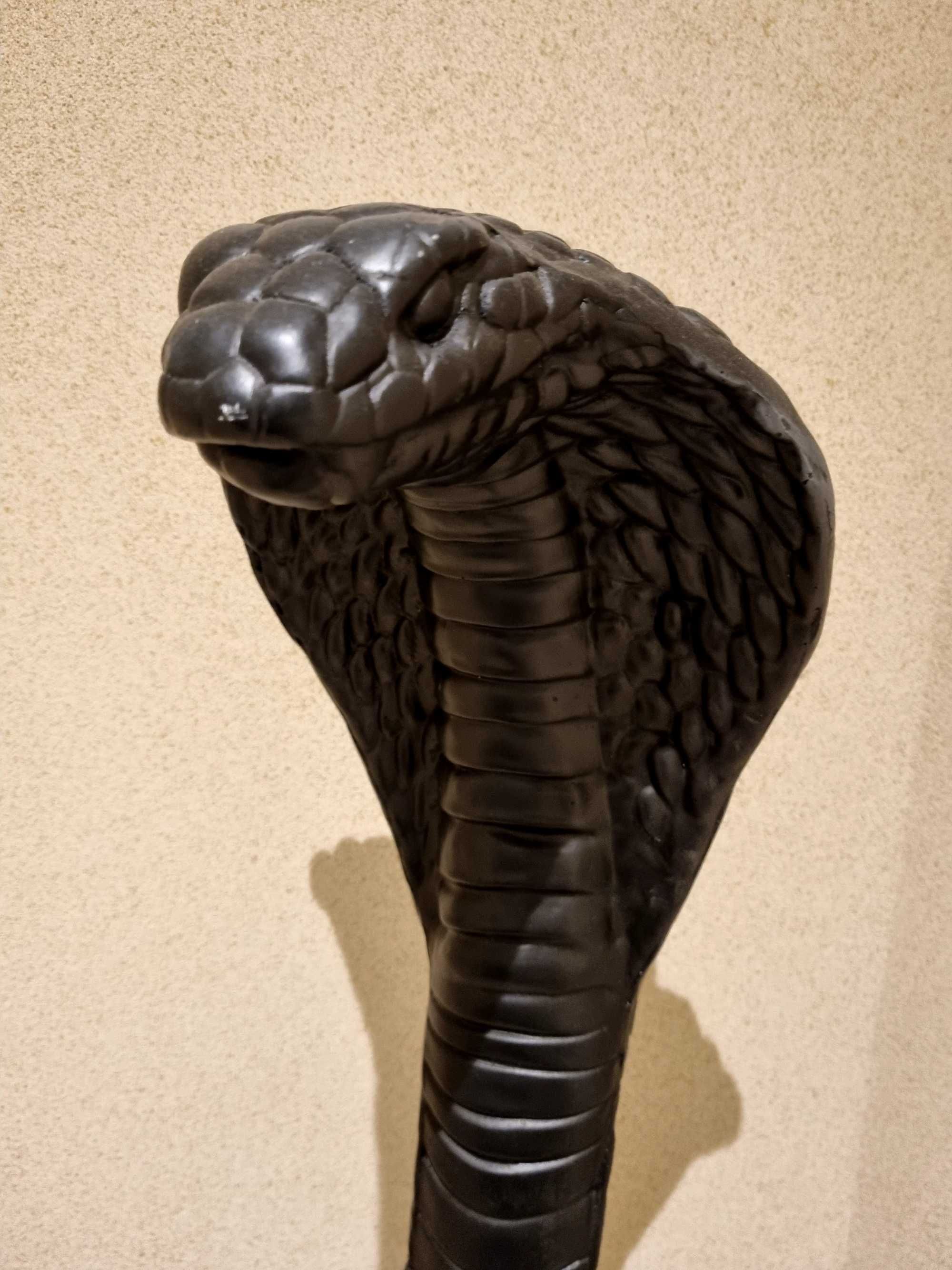 Estatueta de cobra em resina preta